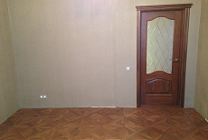 Укладка и циклевка штучного паркета с розеткой